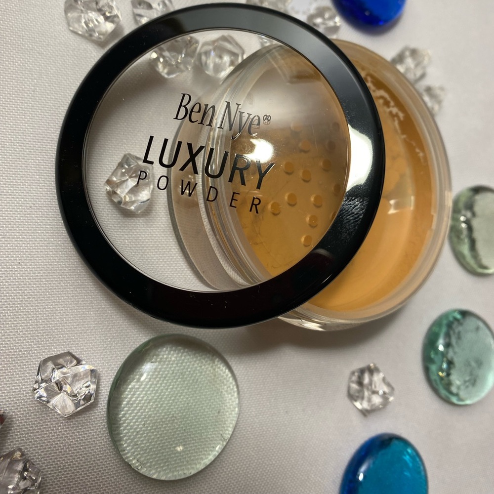 Ben Nye Dolce Luxury Powder,highlighting …
